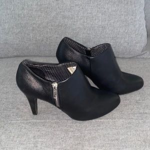Deflex Comfort Black Ankle Booties size 7